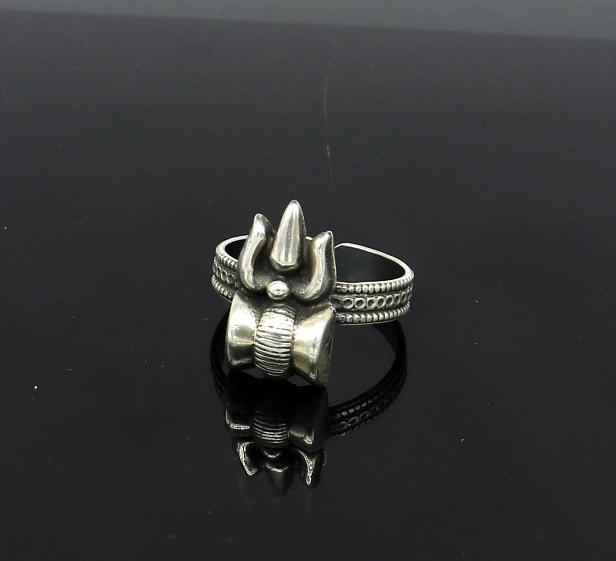 Adhvik Men's and Women's Adjustable Stylish Trending Rudraksha Oxidized  Mahakal Shiva Trishul Damroo Designer Bahubali Cuff Finger Ring (Free Size)  (Golden) : Amazon.in: Fashion